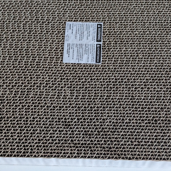 Cat Scratcher Holiday Themed Play House - Picture 3 of 8